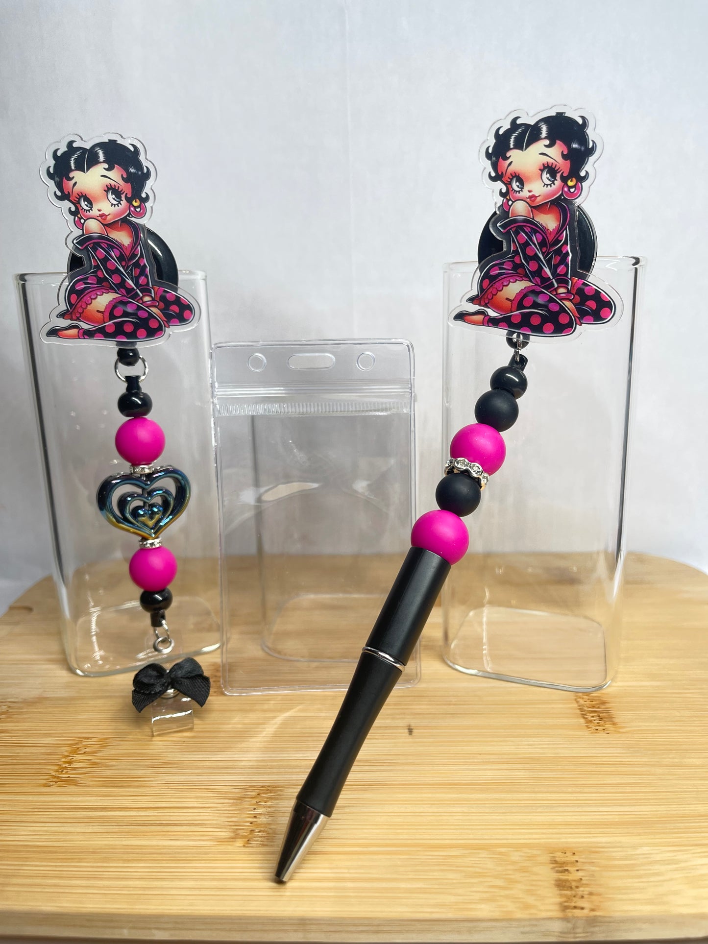 Retractable badge and pen sets